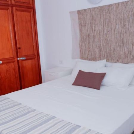 Acogedora Casa En Abades En Tranquila Urbanizacion Villa Kültér fotó