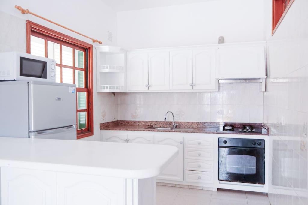 Acogedora Casa En Abades En Tranquila Urbanizacion Villa Kültér fotó
